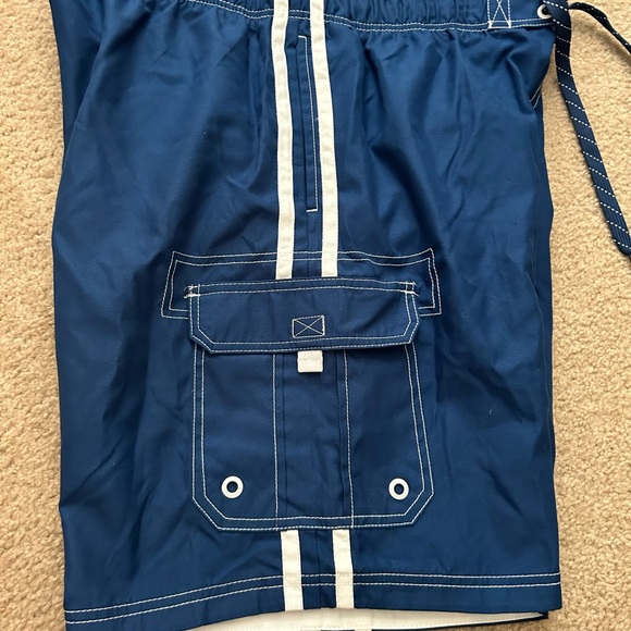NWT Men’s Swim Trunks Navy Blue New never worn. Size L 36-38 a Smoke Free home! - Picture 3 of 8